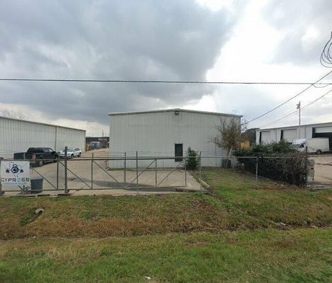 Lonestar Liquidation Warehouse